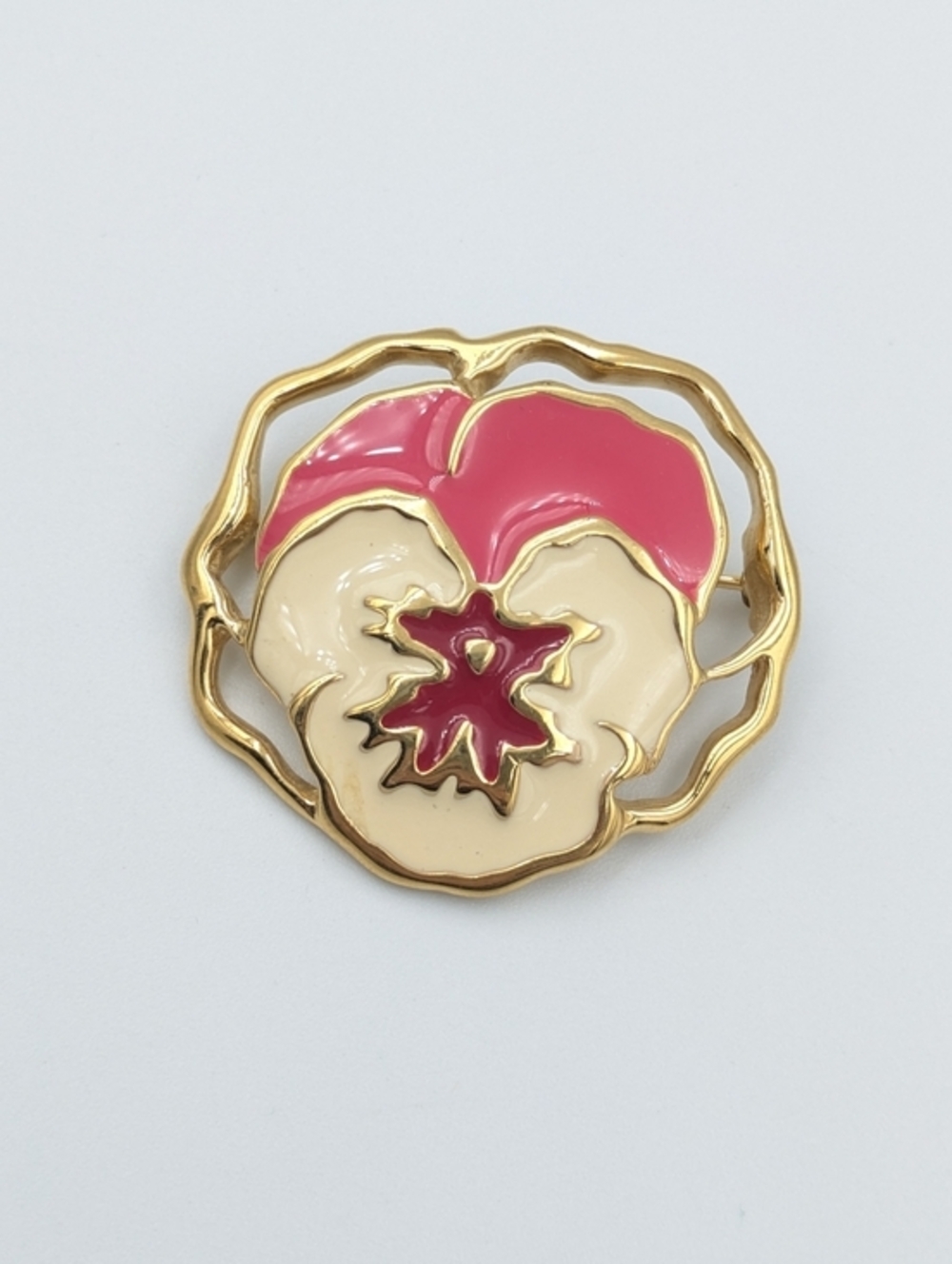 Vintage Avon Unsigned 'Full Bloom' Gold Tone & Enamel Pansy Brooch pin